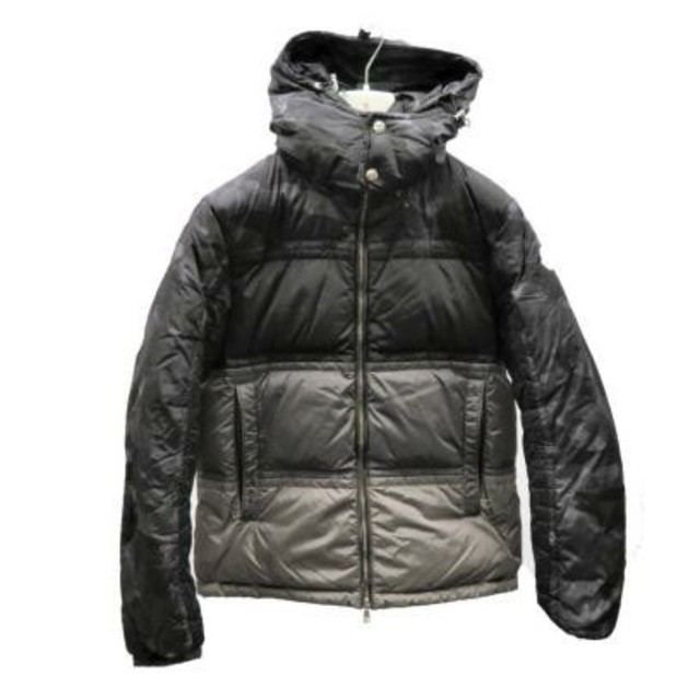 MONCLER(モンクレール)のモンクレール メンズのジャケット/アウター(ダウンジャケット)の商品写真