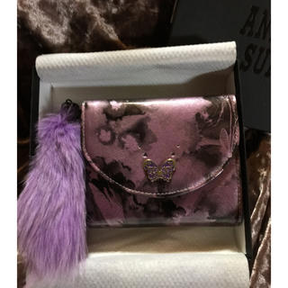 アナスイ(ANNA SUI)のアナスイ  ファー チャーム付き エナメル牛革 折財布 パープル(財布)