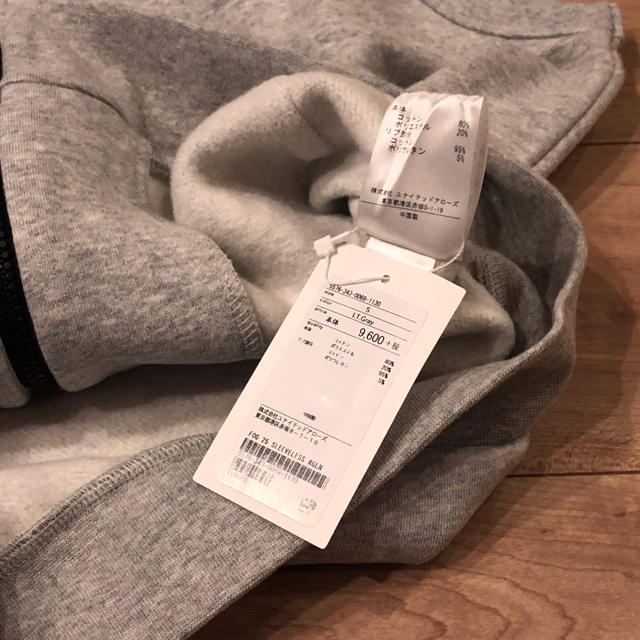 FEAR OF GOD(フィアオブゴッド)の新品 FOG Essentials Fleece Zip Vest Gray S メンズのトップス(ベスト)の商品写真