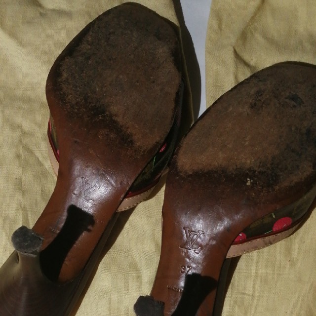 LOUIS VUITTON(ルイヴィトン)のルイヴィトンモノグラムチェリーサンダル レディースの靴/シューズ(サンダル)の商品写真