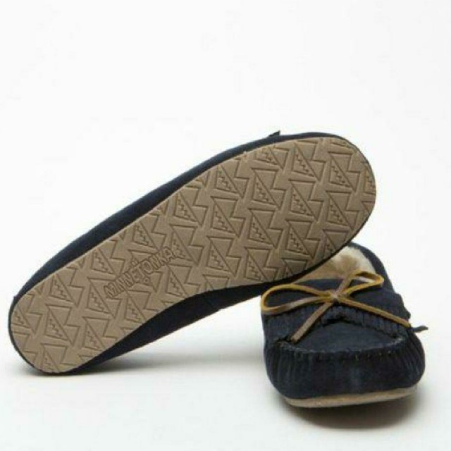 【新品】MINNETONKA キルティートラッパーファーモカシン