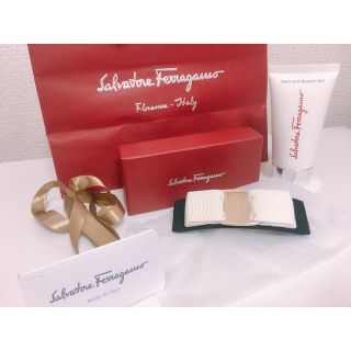 フェラガモ(Ferragamo)の【ANTEPLICO様専用】フェラガモ バレッタ シャワージェル セットホワイト(バレッタ/ヘアクリップ)