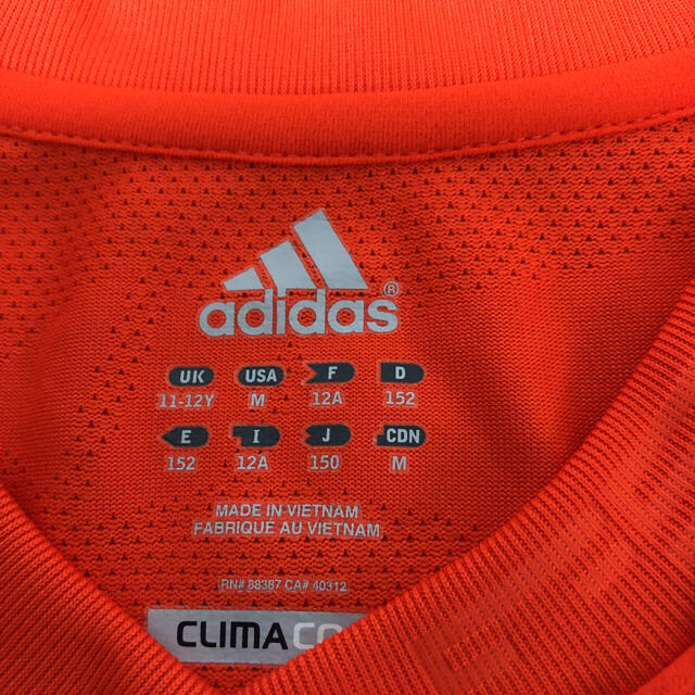 adidas(アディダス)のアディダス子供用Tシャツ キッズ/ベビー/マタニティのキッズ服男の子用(90cm~)(Tシャツ/カットソー)の商品写真