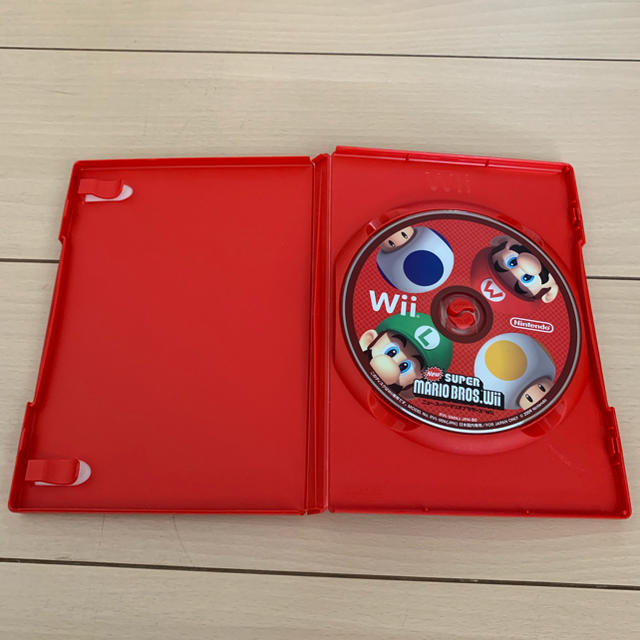 Wii(ウィー)のニュー・スーパーマリオブラザーズ・Wii エンタメ/ホビーのゲームソフト/ゲーム機本体(家庭用ゲームソフト)の商品写真