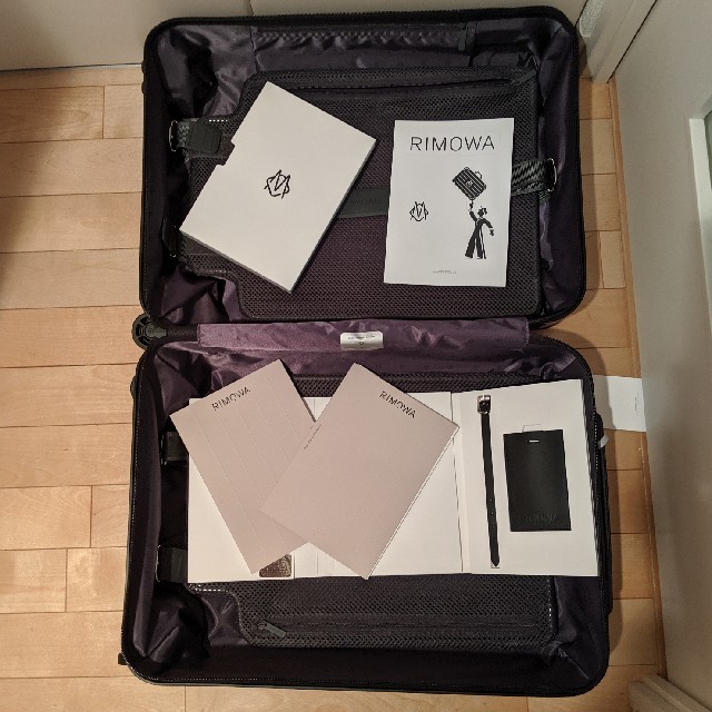RIMOWA(リモワ)のゆきぞうさん専用　リモワ ルフトハンザ 限定 エッセンシャル 機内持込 36 黒 メンズのバッグ(トラベルバッグ/スーツケース)の商品写真