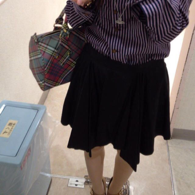 Vivienne Westwood(ヴィヴィアンウエストウッド)のヴィヴィアン☆レザースカート レディースのスカート(ひざ丈スカート)の商品写真