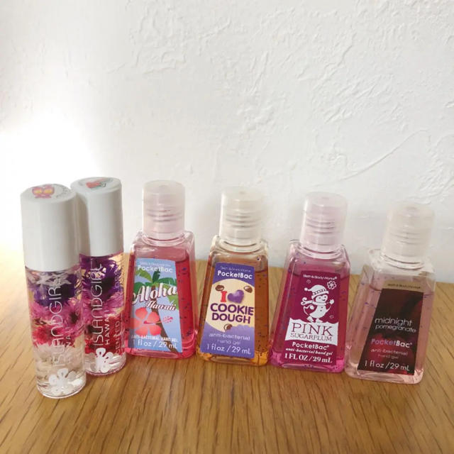 Bath & Body Works(バスアンドボディーワークス)のハワイで購入▽リップグロス&ハンドジェルセット コスメ/美容のベースメイク/化粧品(リップグロス)の商品写真