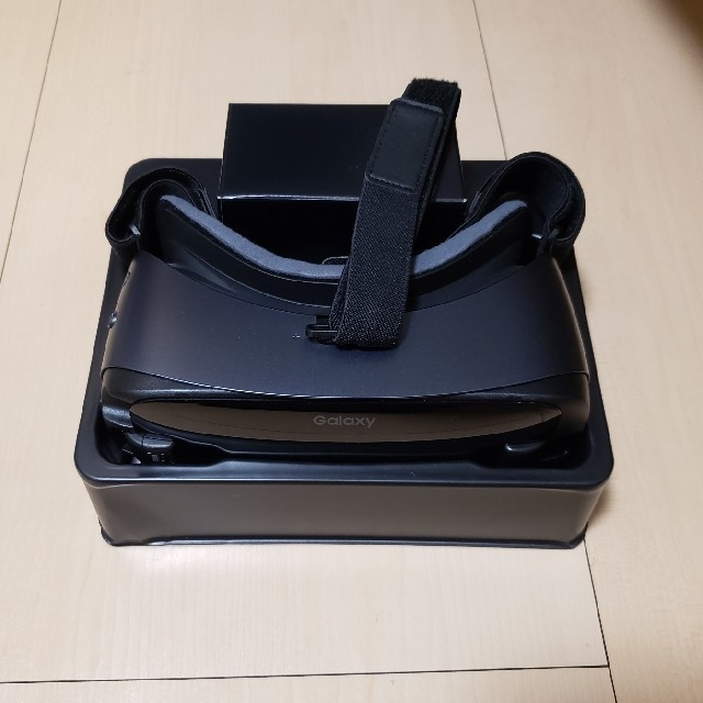 SAMSUNG(サムスン)のGear VR　with Controller スマホ/家電/カメラのスマートフォン/携帯電話(その他)の商品写真