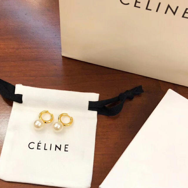 celine(セリーヌ)のceline パールピアス  レディースのアクセサリー(ピアス)の商品写真