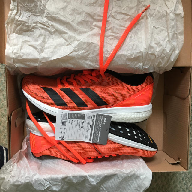 adidas(アディダス)のアディダス  新品 アディゼロボストン8 ！ スポーツ/アウトドアのランニング(シューズ)の商品写真