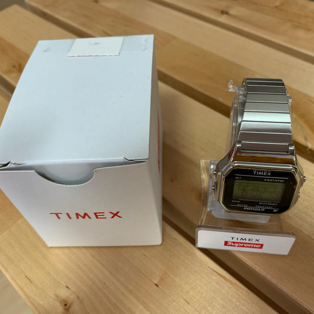 Supreme(シュプリーム)のsupreme timex  シルバー メンズの時計(腕時計(デジタル))の商品写真