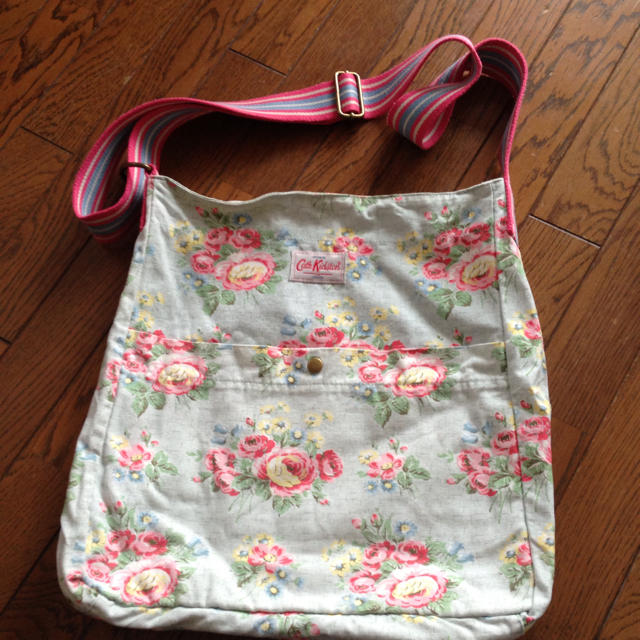 Cath Kidston キャスキッドソン 斜めがけショルダー花柄の通販 By たま S Shop キャスキッドソンならラクマ Cath Kidston キャスキッドソン 斜めがけショルダー花柄の通販 By たま S Shop キャスキッドソンならラクマ