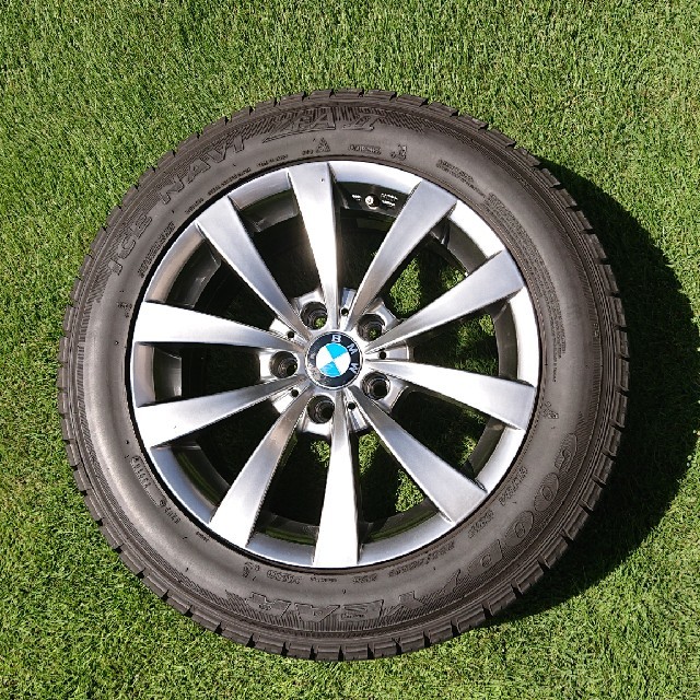 BMW(ビーエムダブリュー)のスタッドレスタイヤ 17インチ 自動車/バイクの自動車(タイヤ・ホイールセット)の商品写真