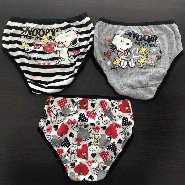 SNOOPY(スヌーピー)のスヌーピー ショーツ140cm 3枚 ☆新品☆ キッズ/ベビー/マタニティのキッズ服女の子用(90cm~)(下着)の商品写真