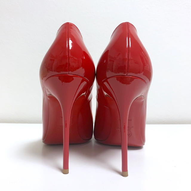 Christian Louboutin(クリスチャンルブタン)のクリスチャン ルブタン パテント レザー パンプス 赤 39 箱有り レディースの靴/シューズ(ハイヒール/パンプス)の商品写真