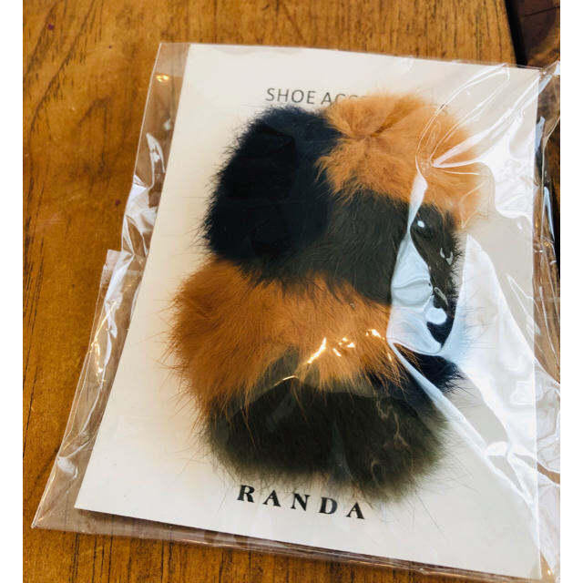 RANDA(ランダ)の新品未使用 RANDA ミックスカラーファー シュークリップ  靴 ランダ レディースの靴/シューズ(その他)の商品写真