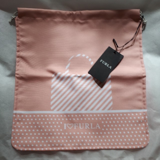 Furla(フルラ)のニモ様専用　FURLA巾着　防水加工ピンク新品+シュウウエムラアルティメイト レディースのファッション小物(ポーチ)の商品写真