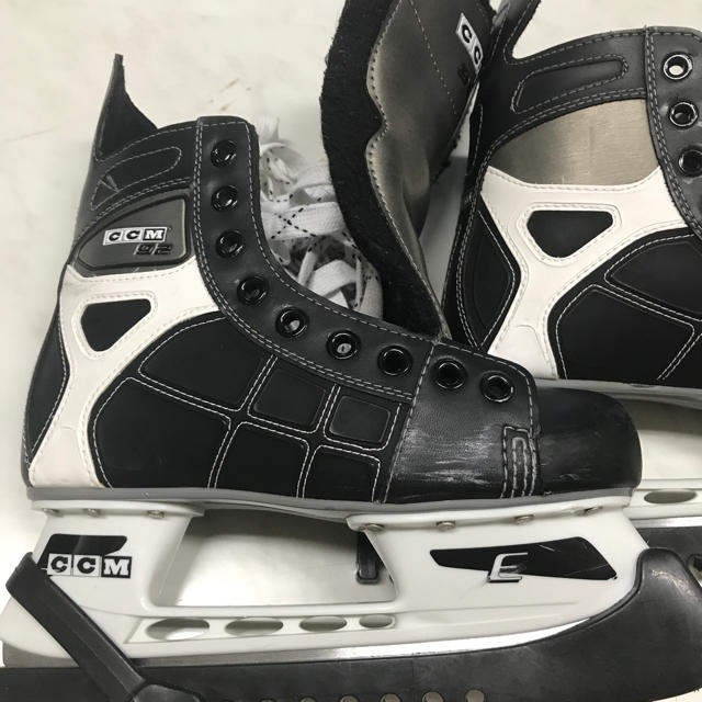 アイスホッケー靴CCM Ribcor 74K  7D 美品