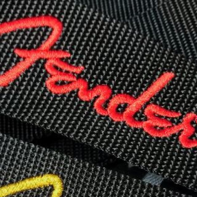 Fender(フェンダー)の赤色 楽器のギター(ストラップ)の商品写真