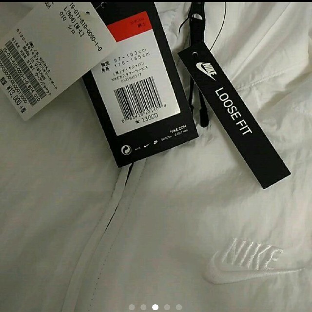 NIKE(ナイキ)の新品タグ付き　NIKE　ウーブンジャケット　白　Lサイズ　ビッグスウッシュ メンズのジャケット/アウター(ナイロンジャケット)の商品写真