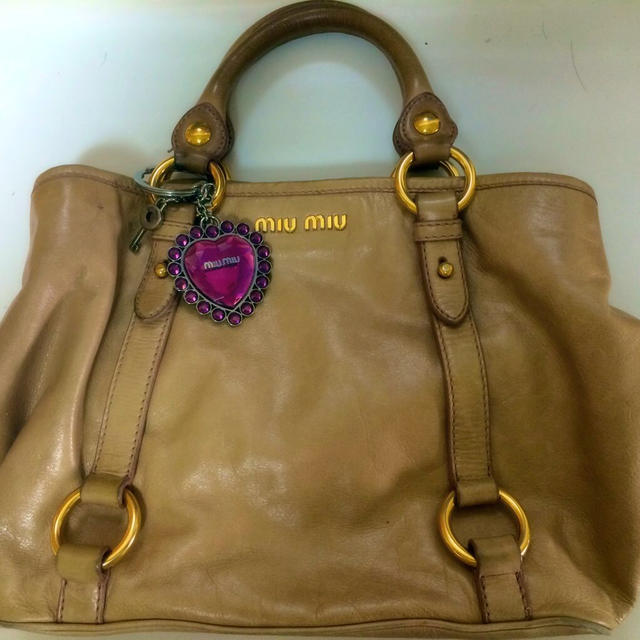 miumiu(ミュウミュウ)のmiumiu  ベージュハンドバック   レディースのバッグ(ハンドバッグ)の商品写真