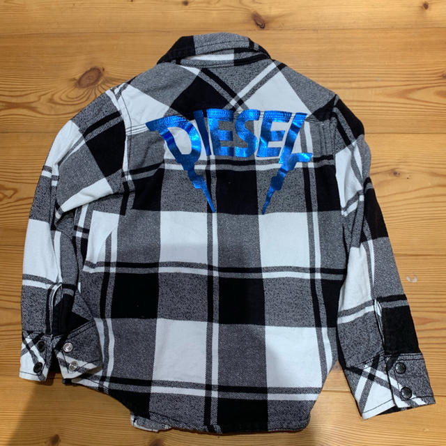 DIESEL(ディーゼル)のディーゼル シャツ サイズ2 90センチ キッズ/ベビー/マタニティのキッズ服男の子用(90cm~)(Tシャツ/カットソー)の商品写真