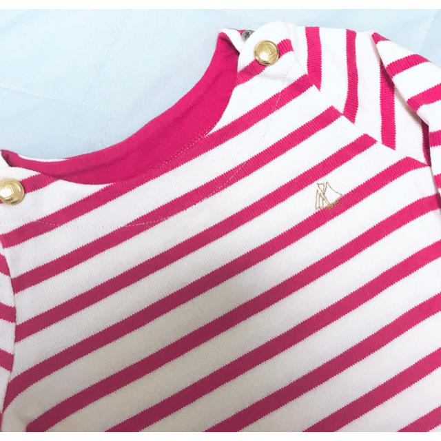 PETIT BATEAU(プチバトー)のプチバトーピンクボーダーワンピース12months/74cm キッズ/ベビー/マタニティのベビー服(~85cm)(ワンピース)の商品写真