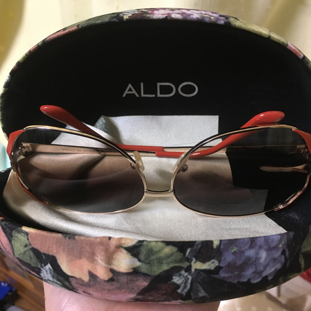 ALDO(アルド)のALDO サングラス 米国直輸入 サーモンオレンジ salmon レディースのファッション小物(サングラス/メガネ)の商品写真