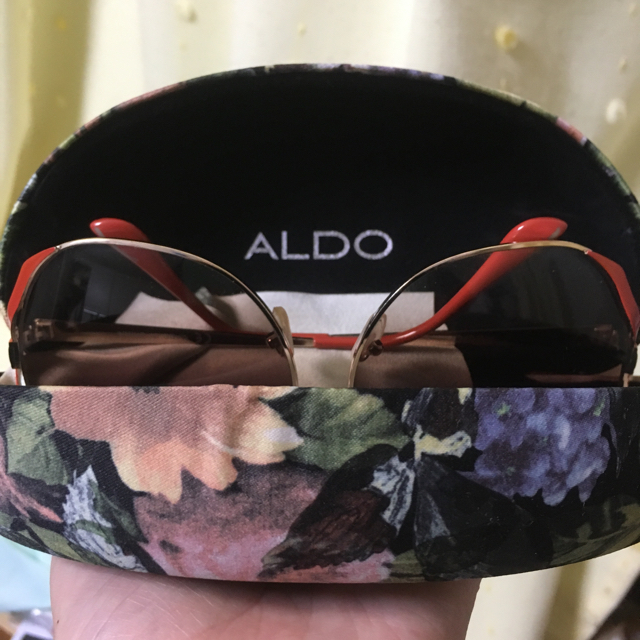 ALDO(アルド)のALDO サングラス 米国直輸入 サーモンオレンジ salmon レディースのファッション小物(サングラス/メガネ)の商品写真