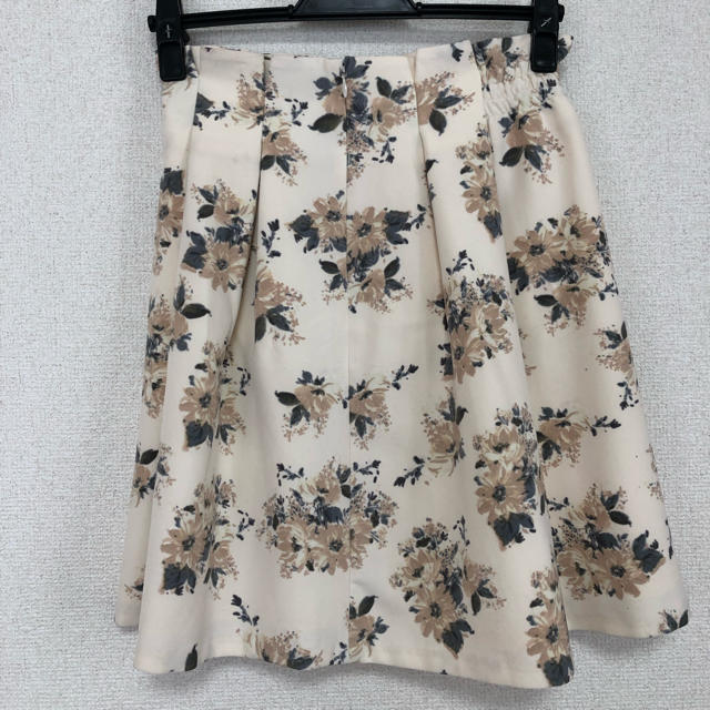 MERCURYDUO(マーキュリーデュオ)のマーキュリーデュオ 花柄スカート ブラウン レディースのスカート(ミニスカート)の商品写真