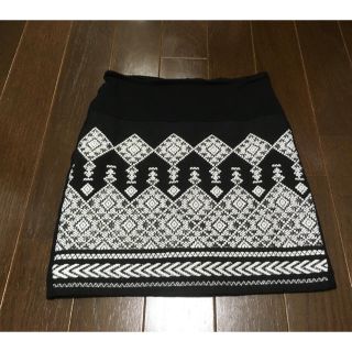 エイチアンドエム(H&M)のH&Mの刺繍タイトスカート  新品(ミニスカート)