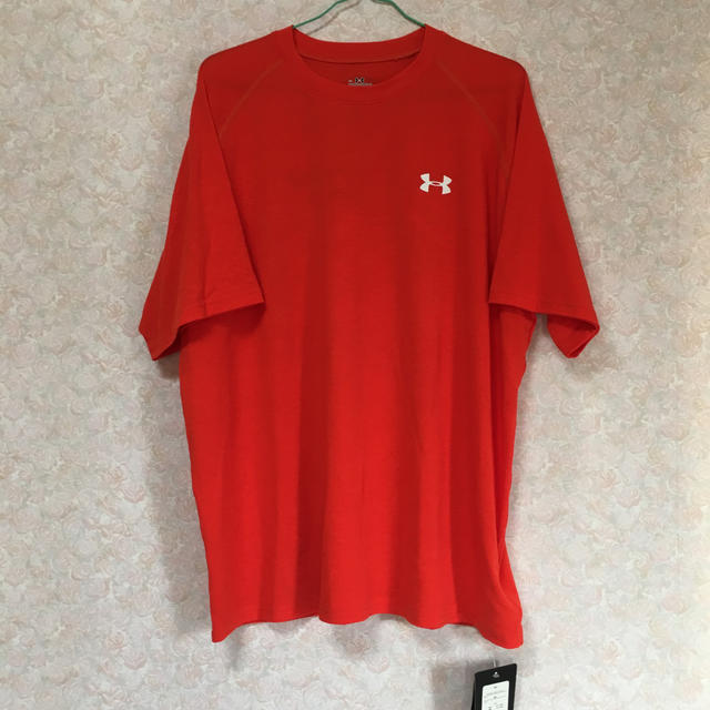 UNDER ARMOUR(アンダーアーマー)のテックショートスリーブＴシャツ スポーツ/アウトドアのサッカー/フットサル(ウェア)の商品写真