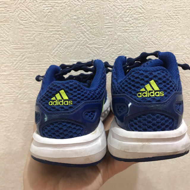 adidas(アディダス)のアディダス キッズスニーカー キッズ/ベビー/マタニティのキッズ靴/シューズ(15cm~)(スニーカー)の商品写真