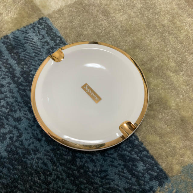 Supreme(シュプリーム)のSupreme 17AW Gold Trim Ceramic Ashtray メンズのファッション小物(その他)の商品写真