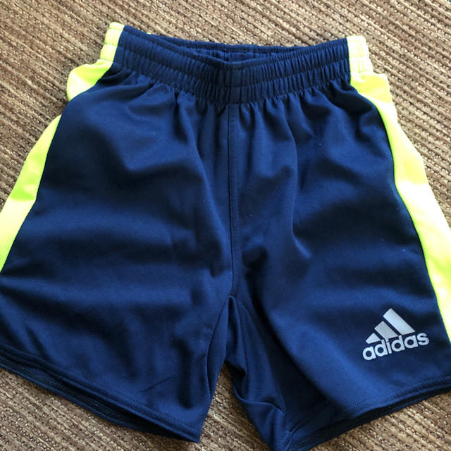 adidas(アディダス)のアディダス 半袖 上下 キッズ/ベビー/マタニティのキッズ服男の子用(90cm~)(Tシャツ/カットソー)の商品写真