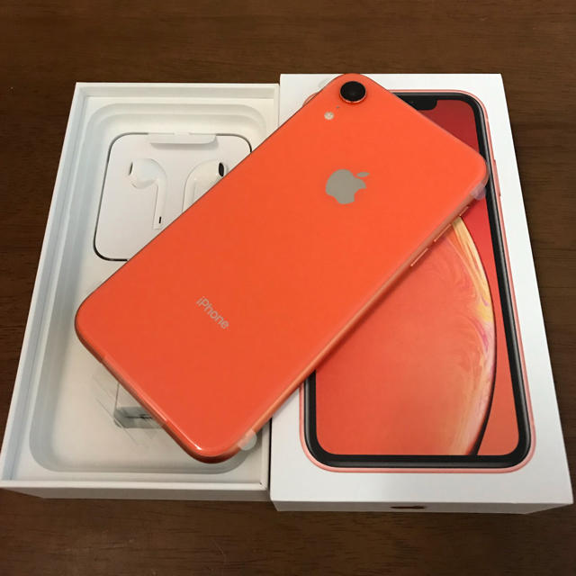 新品 iPhone XR 64 GB コーラル SIMロック 解除予定 スマホ/家電/カメラのスマートフォン/携帯電話(スマートフォン本体)の商品写真