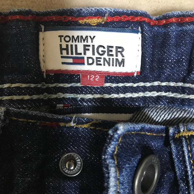 TOMMY HILFIGER(トミーヒルフィガー)のTOMMYデニム キッズ/ベビー/マタニティのキッズ服男の子用(90cm~)(パンツ/スパッツ)の商品写真