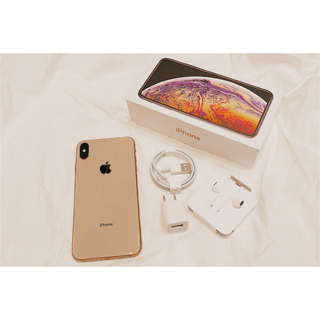 Apple(アップル)のiPhone Xs ゴールド 256GB SIMフリー【おまけ有】 スマホ/家電/カメラのスマートフォン/携帯電話(スマートフォン本体)の商品写真