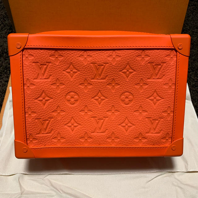 LOUIS VUITTON(ルイヴィトン)のLouis Vuitton Soft Trunk MCA Orange メンズのバッグ(ショルダーバッグ)の商品写真