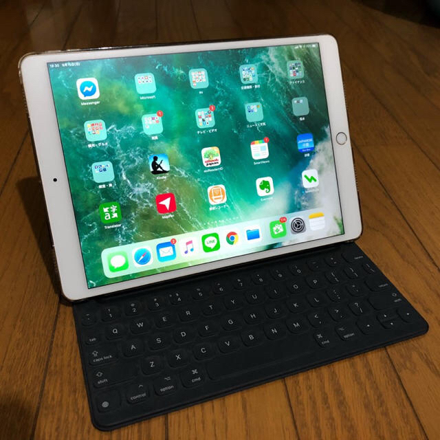 iPad 第７世代 セルラーモデル 32G 美品 シムフリー キーボード付
