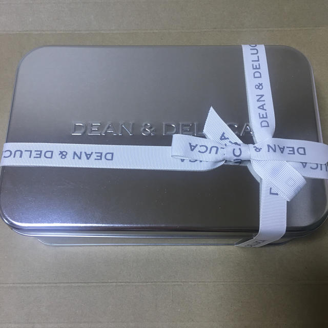 DEAN & DELUCA(ディーンアンドデルーカ)のdean&deluca アメリカンクッキー缶 食品/飲料/酒の食品(菓子/デザート)の商品写真