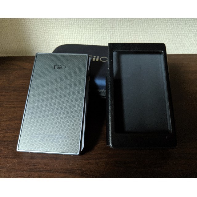 Fiio X5 3rd generation + カバー + sdカード2枚 スマホ/家電/カメラのオーディオ機器(ポータブルプレーヤー)の商品写真