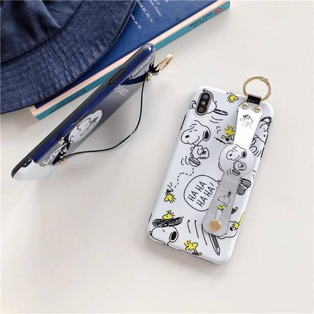 SNOOPY(スヌーピー)のスヌーピー スマホケース ベルトリング付き スマホ/家電/カメラのスマホアクセサリー(iPhoneケース)の商品写真