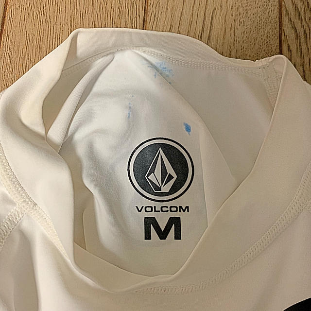 volcom(ボルコム)のVOLCOM ラッシュガード Mサイズ スポーツ/アウトドアのスポーツ/アウトドア その他(サーフィン)の商品写真