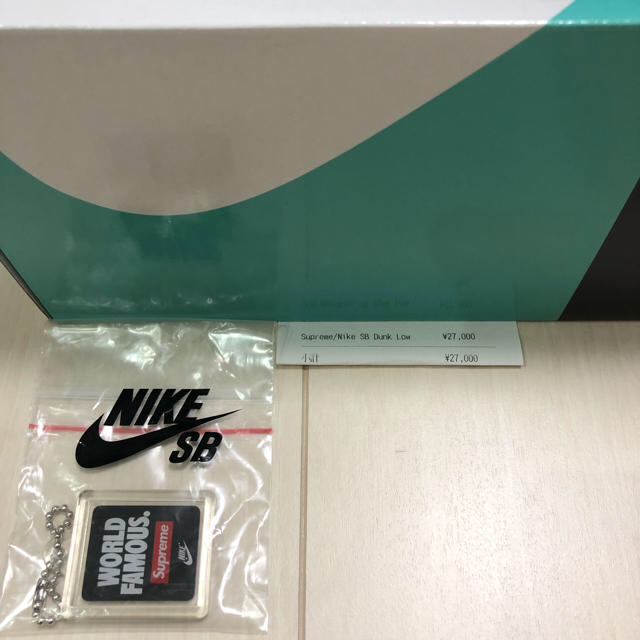 NIKE(ナイキ)の送料込み 29cm Supreme NIKE SB DUNK LOW OG QS メンズの靴/シューズ(スニーカー)の商品写真