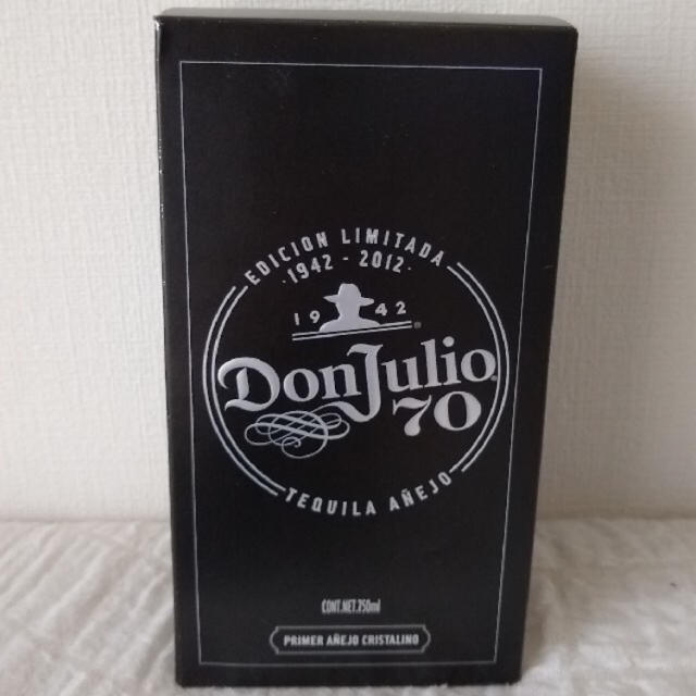 ドン フリオ 高級テキーラ DON JULIO 70周年記念ボトル 日本未発売 食品/飲料/酒の酒(蒸留酒/スピリッツ)の商品写真