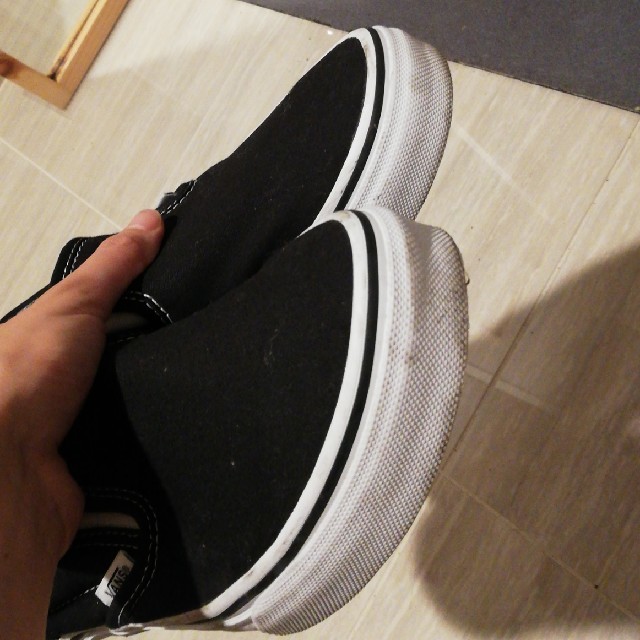 VANS(ヴァンズ)の30様専用！【VANS】黒　スリッポン レディースの靴/シューズ(スリッポン/モカシン)の商品写真