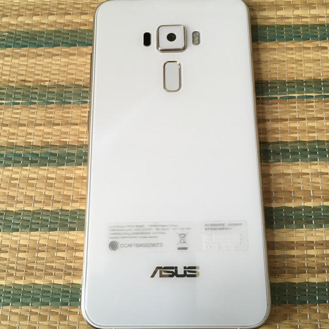 ASUS(エイスース)のZenFone3  ZE552KL DSDS 期間限定値下げ スマホ/家電/カメラのスマートフォン/携帯電話(スマートフォン本体)の商品写真