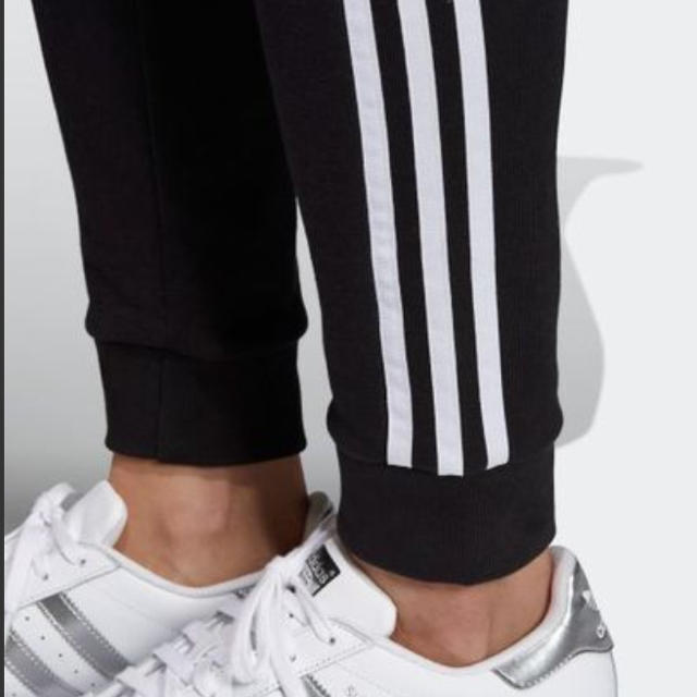 新品 adidas トラックパンツ Mレディース