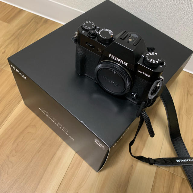 ほぼ新品 FUJIFILM X-T20 レンズキット ブラック